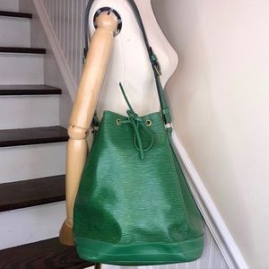 LOUIS VUITTON Epi Leather LV Noe GM Borneo Green Drawstring Bucket Shoulder Bag